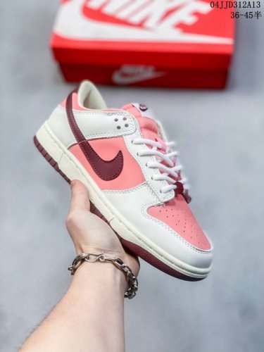 公司级带半码 耐克nike Sb Dunk Low 扣篮系列复古低帮休闲运动滑板板鞋。采用脚感柔软舒适zoomair气垫，有效吸收滑板等极限运动在落地时带来的冲