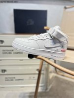 140 耐克 Nike Air Force 1 '07空军一号 百搭休闲运动板鞋。柔软、弹性十足的缓震性能和出色的中底设计，横跨复古与现代的外型结合，造就出风靡