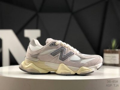 Joe Freshgoods X New Balance Nb9060 联名款 复古休闲运动慢跑鞋 鞋款灵感源自设计师本人对夏日的怀日回忆。鞋面大身由空间双格及