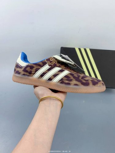 adidas 阿迪达斯 德训系列 原楦原纸版数据开发，采用牛剖革组合马毛鞋面材质，外置国标5级耐磨标准橡胶大底复古风十足，联乘英国设计师品牌Wales Bonn