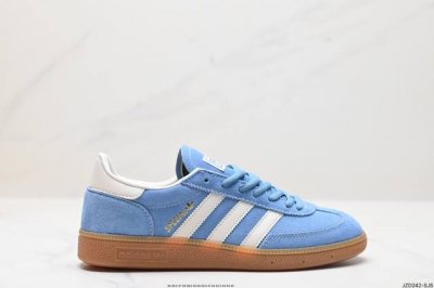 公司级adidas Handball Spezial 阿迪达斯经典款 复古休闲板鞋 全鞋采用反毛皮制作 牛筋耐磨大底 承载青春情怀的板鞋 经典三条杠装饰鞋侧 品