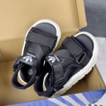 Adidas阿迪达斯官网三叶草360 Sandal升级版爆款火热上市 采用魔术贴粘扣带设计更为方便穿脱。含双层开放式网眼鞋面 搭配超轻Eva防滑耐磨鞋底搭载Li