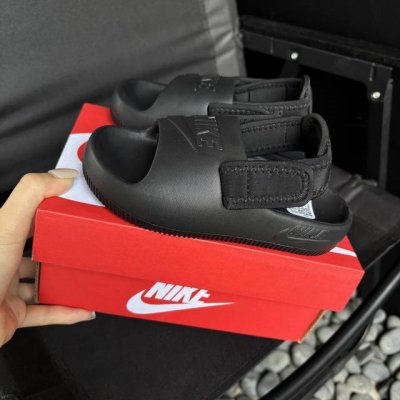 nike夏季露趾魔术贴两穿凉鞋 采用双开魔术贴设计 方便宝贝穿脱后跟走线工整，细节 两穿设计，水上娱乐更方便 尺码22-35