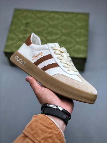 Gucci 古驰今年最新款男鞋 全品相 顶级进口材料极为亲肤舒适 摸上去非常的细腻 版型上很正 进口牛皮+真皮内里+几何构图案 奢华生动 图案透气不闷热 更为牢