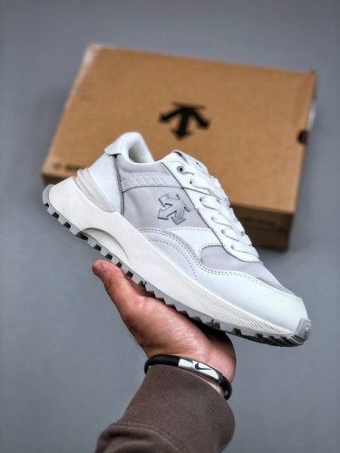 C Descente Dualis 迪桑特都市通勤时尚防滑低帮生活休闲鞋 尺码 36-45