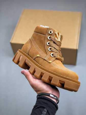 嘉尔同款纯原 中山大厂出品 Louis Vuitton X Timberland#王炸联名 Pharrell Williams充分发挥了作为louis Vuit - 点击图像关闭