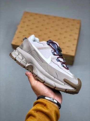 nike Zoom Vomero Roam 马拉松复古五代休闲厚底增高运动慢跑老爹鞋 Hv4294-009 #采用环保纤维革饰片组合网眼布鞋面材质 升级正确后跟