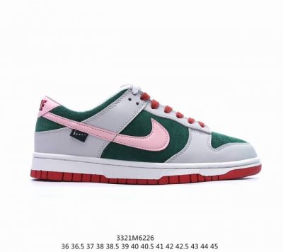 公司级nike Sb Dunk Low “All Petals United” 粉绿鸳鸯 Nike Dunk 的人气想必已经无需多言，就连冠希今年都以这款鞋型打