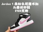乔一真标头层魔术扣儿童运动鞋 Size：22-37.5码 经典乔丹系列 魔术扣松紧带设计，穿脱自如 中帮款式设计，保护稚嫩脚踝 上脚超级洋气