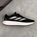本地 核心私 阿迪达斯 Adidas Duramo Rc U 训练备赛轻盈跑步运动厚底鞋 这双跑步鞋的鞋面采用了合成革、Pu和织物材料。这样混合材质的设计不仅提
