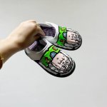 专柜版Adidas小海马三代儿童凉鞋 Size:22-35码 Adidas小海马三代童鞋，踩出快乐的步伐设计超级萌萌哒，色彩斑斓，就像彩虹在脚边跳舞。 经典Ad