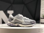真标带半码 耐克 Nike Zoom Vomero Roam 5 Roam 复古跑五代休闲运动慢跑鞋 简洁设计 功能性强 防水防撕裂鞋面 鞋带也改成了束绳设计