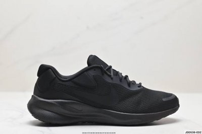 真标Nike Revolution 6 Nn 透气 低帮 跑步鞋兼顾迅疾外观和稳固脚感，后跟覆面和中足动态支撑巧妙融合，缔造稳定顺畅的迈步体验。 货号：Fb22
