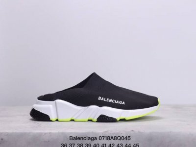 巴黎世家balenciaga 巴黎袜子鞋 懒人鞋 皇帝鞋 一脚蹬 太多的词汇来形容这款鞋子了 轻便 舒适穿着方便让它备受青睐 更是各大明星们的最爱 如果说之前的
