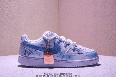 公司级Nike Court Vision 1 Low 幻影十字架 手绘涂鸦定制板鞋 幻影十字架常作为一种印花图案出现 具有独特的视觉效果 将幻影十字架与梵文 马