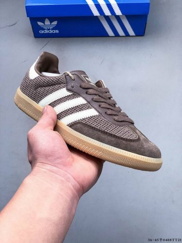 二层真标！Adidas Samba Og 经典鞋款 Adidas 近70年的经典Samba Og 修长的鞋楦,略微尖尖的鞋头,翻毛皮的鞋头拼接,这些我们都看得到