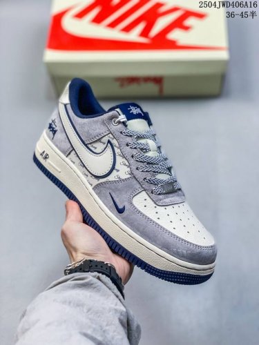 海外限量发售！公司级Nike Air Force 7 Low “斯图西联名--灰白英文蓝底”空军一号 低帮 运动鞋 休闲鞋 折边针车 工艺难度大 原楦头原纸板