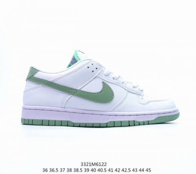 耐克nike Sb Dunk Low Pro 复古低帮 休闲运动滑板板鞋。采用脚感柔软舒适zoomair气垫，有效吸收滑板等极限运动在落地时带来的冲击力，为街头