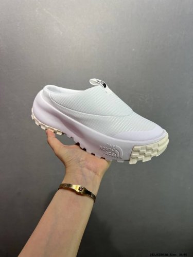 公司级The W Never Stop Mule 北面舒适百搭防滑耐磨低帮生活休闲鞋 织物的鞋面透气性十足 泡棉中底5Cm增高软弹 官方货号: Nfoa8A92