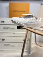 430 louis Vuitton Footprint Soccer Lv 皮革 2025春夏男士系列圆头系带低帮生活休闲鞋 2025春夏系列时装展中亮相，是P