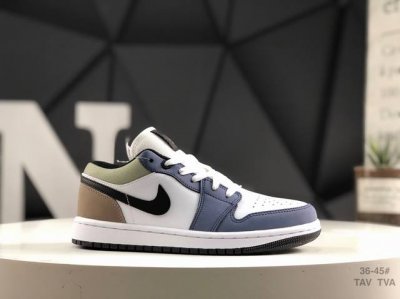 180 Air Jordan 1 Low 低帮 蓝柠檬 Aj1 乔丹1代 Aj1 乔1 低邦 蓝黄拼接 乔丹篮球鞋系列 鞋身采用蓝色皮革勾勒轮廓，明黄色注入后跟
