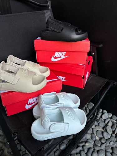 真不愧是我们夏季的好搭子 超轻便的Nike凉鞋居然被发现啦～
