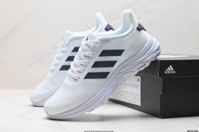 公司级adidas Duramo Sl轻盈跑鞋 Adidas跑鞋设计总是呈现出一种经典低调的感觉，但ultra Boost与alphabounce这两个系列的出