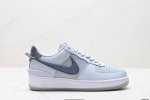 真标Ambush X Nk Air Force 1‘07 Low Sp 空军一号联名标志性的Swoosh延伸至鞋跟之外 鞋舌和鞋垫上印有Ambush品牌标志 整