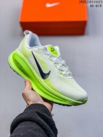 公司级Nike Vomero 18 耐克 舒适减震防滑 低帮跑步鞋 全掌Reactx泡绵中底 前掌和后跟还配备了Air Zoom气垫单元 据说跑起来更快更舒适哦
