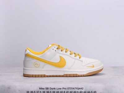 耐克nike Sb Dunk Low Pro 复古低帮 真标 休闲运动滑板板鞋。采用脚感柔软舒适zoomair气垫，有效吸收滑板等极限运动在落地时带来的冲击力，