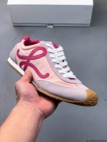 loewe罗意威 Ballet Runner 2.0小牛皮 圆头系带 低帮 生活休闲鞋 罗意威全新版大头运动鞋Ballet Runner2.0 以其独特的设计和