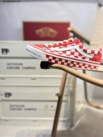 vanssk8-Low万斯范斯官方 经典复古休闲运动板鞋 高端支线原始硫化工艺 艺术来源于生活成为了Vans美学的个性潮流标志 代表着光和希望 让你变得更加明亮