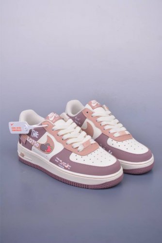 Nike Air Force 1 Low 草莓熊 原楦头原纸板 打造纯正空军版型 专注外贸渠道 全掌内置蜂窝气垫 原盒配件 原厂中底钢印、拉帮完美 官方货号：D