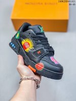 路易威登 Louis Vuitton Lv路易威登板鞋 时尚运动鞋 潮厚底增高鞋 。舒适防滑底和百搭性霸屏整个时尚娱乐圈，细节调整完美主义！鞋面采用柔软皮革鞋面