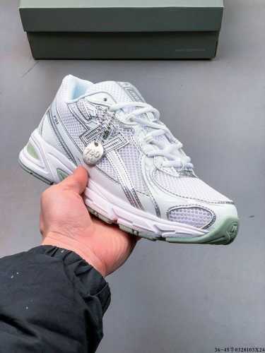 New Balance Nb740 英产 轻便复古休闲运动跑步鞋 全鞋身以网格布作为基地，在细节部分以皮革作为辅助添加，流线感很强。外形和New Balace