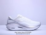 采用软质移膜皮革材质，轻量eav发泡橡胶大底，公版系列other Fashion Shoes系带低帮休闲运动鞋。 类型：男女鞋 码数：36 37 38 39 4