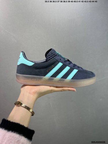 公司级Ad Originals Gazelle Indoor 蓝色 三叶草复古休闲运动板鞋 原装公司级 鞋面采用皮革环保纤维革材质，外置Rb橡胶大底，耐磨不打滑