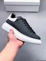 Alexander Mcqueen 麦昆 经典款 想不出有任何理由不收它！面料采用进口丝绸亚光原版牛皮 最新材料 水染羊皮内里，牛皮垫脚 原版大底 回弹度极佳