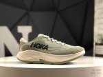 公司级带半码小红书推荐Hoka M Rincon 4全新配色 这个品牌来自于新西兰的毛利语，Hoka表示大地，One One表示飞越，连起来就是飞越地平线，On