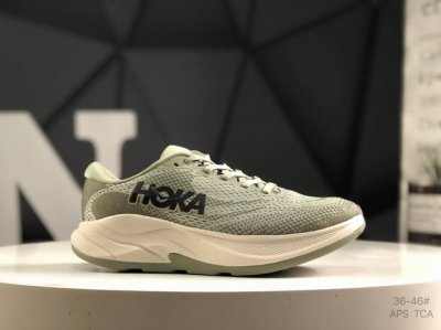 公司级带半码小红书推荐Hoka M Rincon 4全新配色 这个品牌来自于新西兰的毛利语，Hoka表示大地，One One表示飞越，连起来就是飞越地平线，On