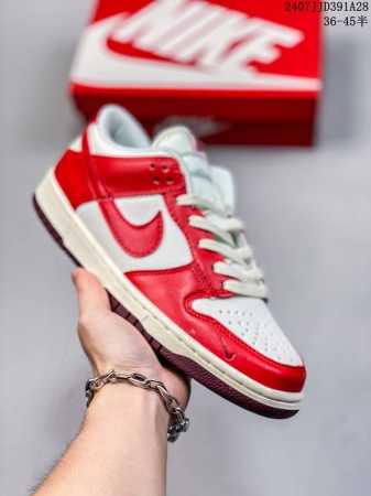 公司带半码 耐克nike Sb Dunk Low 扣篮系列复古低帮休闲运动滑板板鞋。采用脚感柔软舒适zoomair气垫，有效吸收滑板等极限运动在落地时带来的冲击 - 点击图像关闭