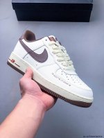 原楦数据纸版，采用硬质优质皮革鞋面材质，内置全掌Air Sole气垫。耐克 Nike Air Force 1 Low 空军一号低帮百搭休闲运动板鞋 050730