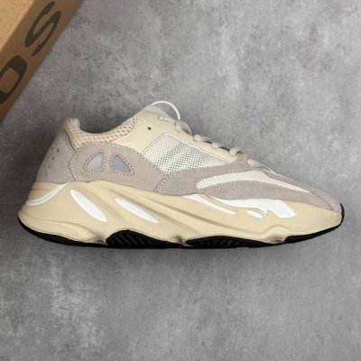 本地 核心私 Adidas Originals Yeezy Boost 700 V2 阿迪达斯 椰子700 V2 低帮 时尚休闲低帮老爹鞋男女同款 3M反光细节