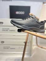 Ecco爱步男鞋轻便透气舒适耐穿 亲肤吸汗舒适内里 防滑防磨 持久干爽 简约粗绳系带 穿脱更加方便 柔韧防滑大底 鞋底立体凹槽 凹凸花纹加持 增强防滑减震性能
