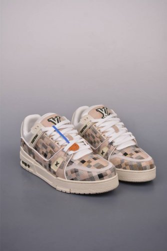 720 2021S Lv Trainer 限定联名 最新配色国内限定无售 原版购入历时近两个月开发打造 经典多拼色超好看 原版完美楦型 调试了两个月 鞋面独家