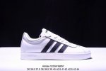 Adidas 阿迪达斯 升级原楦原纸版数据开发版型，采用固色二层皮组合鞋面材质，全新独立开发rb耐磨橡胶外底组合外露轻量eva中底缓震嵌片最近超级火的一双鞋，阿