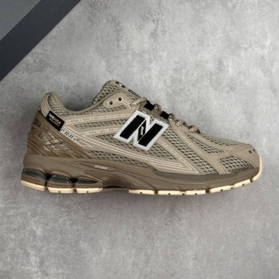 本地 核心私 nb新百伦New Balance M1906R 系列复古老爹风休闲运动慢跑鞋 采用轻质牛剖革拼接透气网眼衬垫织物鞋面材质#T-Beam大底提供足步
