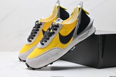 230 公司级Nike耐克华夫男女鞋Dbreak-Type网面双钩轻便运动休闲鞋 这款联名鞋款，独特的外形让人印象深刻，这双黄白配色鞋款，如其他配色设计基本一致