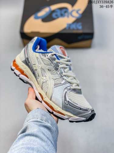 210 asics 亚瑟士 Gel-Nimbus 10.1 以复古科技加之先锋设计完整诠释千禧美学，重新定义高级穿搭。不论是千禧辣妹还是高级时装，抑或是 Cle