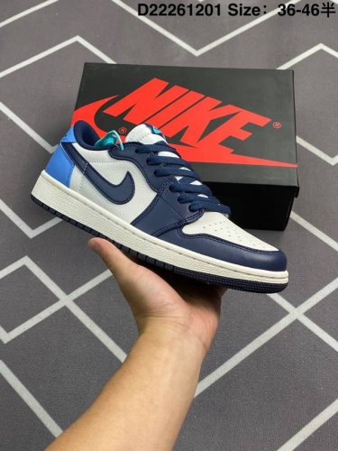 Jordan 乔丹 公司级 Aj1低帮 男女鞋半码制，原楦开发版型，采用硬质粒面牛剖革鞋面材质，鞋垫嵌入缓震Eva物料及缜密拉帮中底布，外置耐磨橡胶隔色大底又是